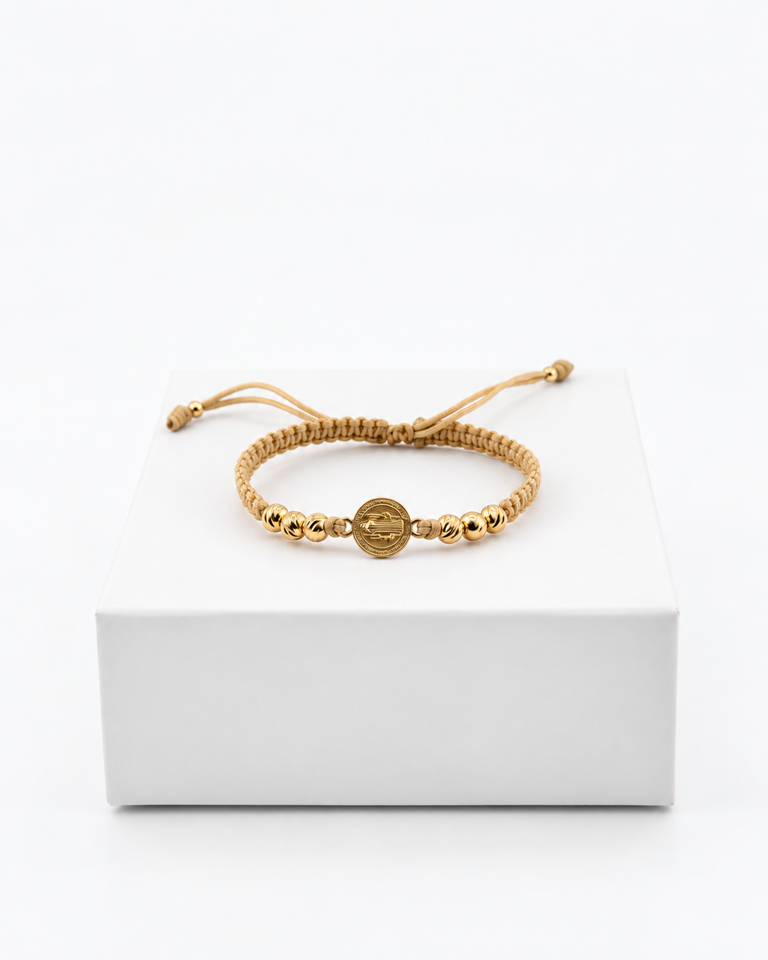 Pulsera San Benito con seis balines diamantados N.º 5 y cordón beige