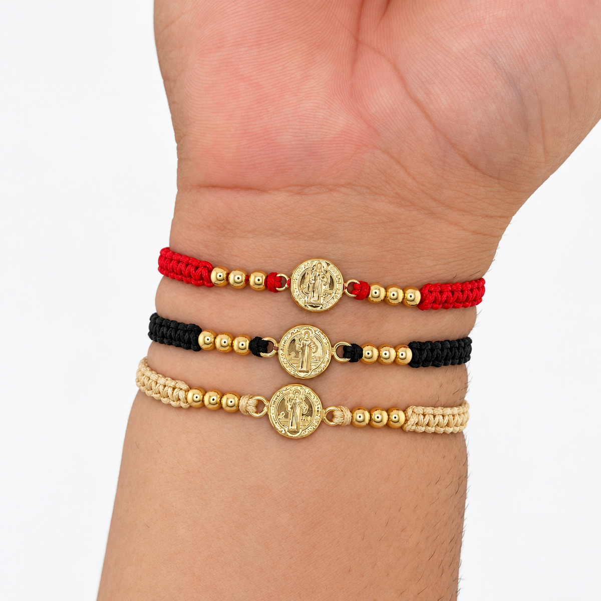Pulsera San Benito lisa en colores rojo, negro y beige