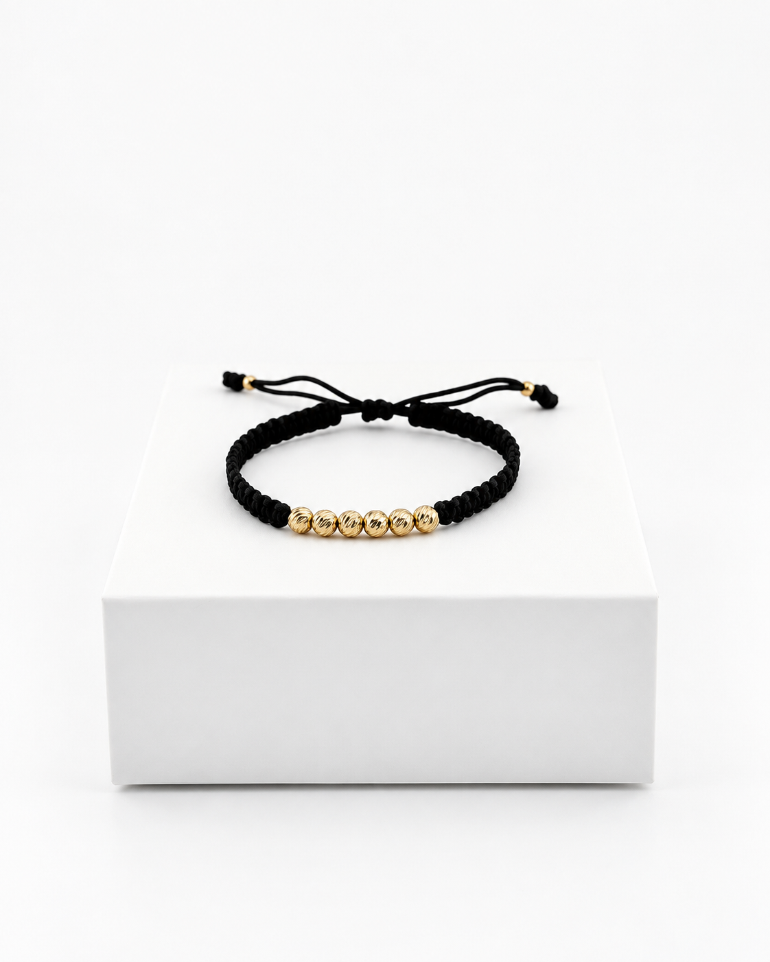 Pulsera con seis balines diamantados N.º 5 en color negro